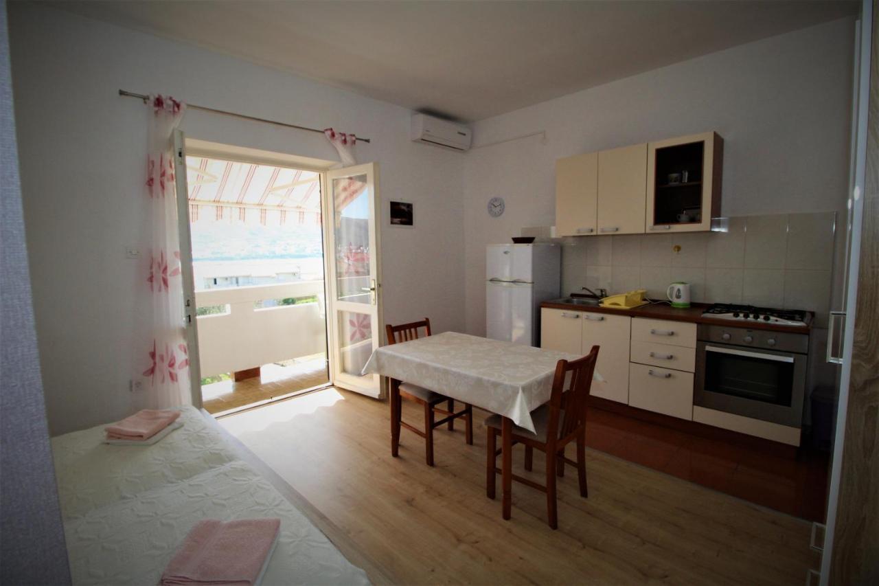 Apartments And Rooms With Parking Space Pag - 13060 Pag Town Exterior photo